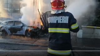 Un șofer din Cluj-Napoca a spulberat țevile de gaz, iar mașina a luat foc