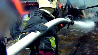  Un pompier a fost găsit mort în subsolul blocului în care locuia