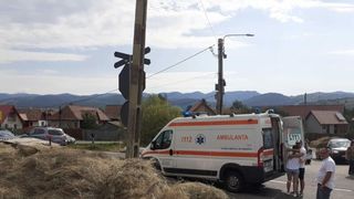 Tractor, lovit de tren în județul Harghita