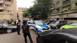 VIDEO - Trei indivizi au terorizat un cartier din Satu Mare. Polițiștii nu au putut interveni  până la șase dimineața