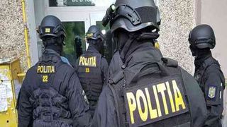  Percheziții la mai mulți traficanți de droguri  de mare risc
