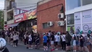 Adevărată nebunie la Iași! Oamenii s-au călcat &icirc;n picioare pentru shaorma gratis