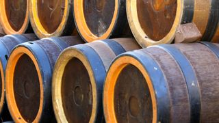 Peste 40 de persoane au decedat din cauza alcoolului contrafăcut. Alte 100 de persoane se află în spital