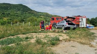 Tragedie în cimitir. O femeie de 48 de ani, zdrobită de propria mașină, sub ochii copilului de 5 ani