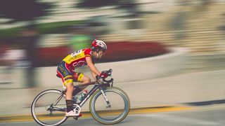 VIDEO Accident neobișnuit: Un ciclist a zburat în tribună la Jocurile Commonwealth. Cinci persoane au fost rănite