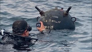 VIDEO Momentul detronării unei mine în derivă din largul coastei de la Eforie