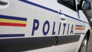 O femeie din București a fost victima unui jaf. Tâlharul i-a luat geanta, iar victima a căzut și s-a lovit la cap