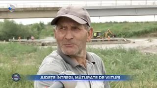 Județe &icirc;ntregi, măturate de viituri