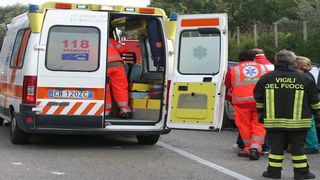 Un TIR românesc s-a răsturnat pe o șosea din Italia. Şoferul a murit carbonizat