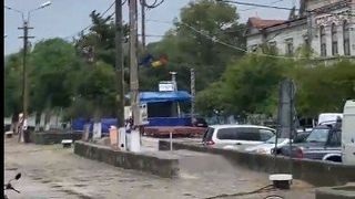 VIDEO - Fenomene meteo extreme în România: o tornadă a fost surprinsă de turiștii din Sulina