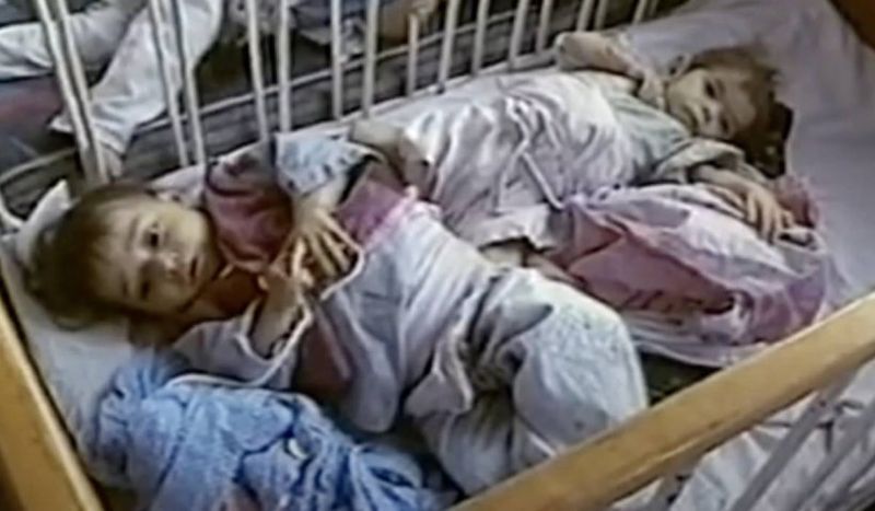 O româncă și-a găsit părinții naturali după ce s-a călugărit. Mihaela a fost adoptată în străinătate: "Dumnezeu există şi nu a uitat nicio lacrimă de-a mea"