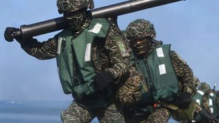 Un nou butoi cu pulbere stă să explodeze. China anunţă ”lovituri cu rachete de precizie” în strâmtoarea Taiwan