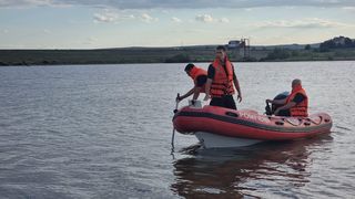 T&acirc;năr de 18 ani, căutat după ce s-a răsturnat cu caiacul pe lacul Lipoveni din Suceava