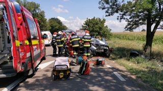  Un șofer din Botoșani s-a izbit cu mașina într-un copac