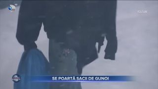 Se poartă sacii de gunoi