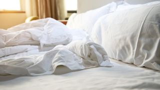 lenjeria de pat miroase urat