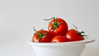 VIDEO | Fructele și legumele costă și cu 50% mai mult față de acum doi ani