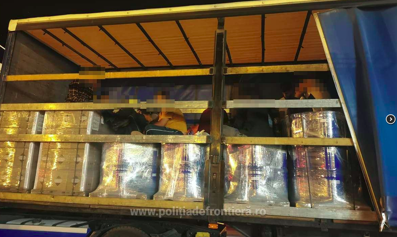 Imigranţi ascunţi în camion