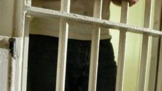  Femeie de 48 de ani, prinsă de polițiștii din București în timp ce vindea țigări de contrabandă