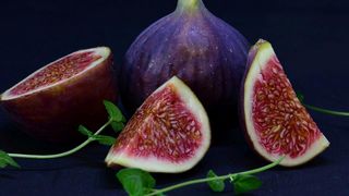 Cum se mănâncă smochinele? Cu sau fără coajă?