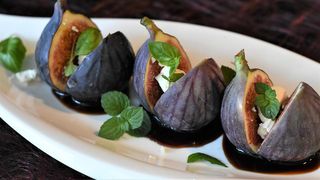 Cum se mănâncă smochinele? Cu sau fără coajă?