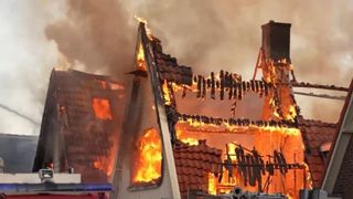 Zeci de rom&acirc;ni au rămas pe străzi &icirc;n Olanda după ce casele le-au ars din temelii. Ce a provocat incendiul