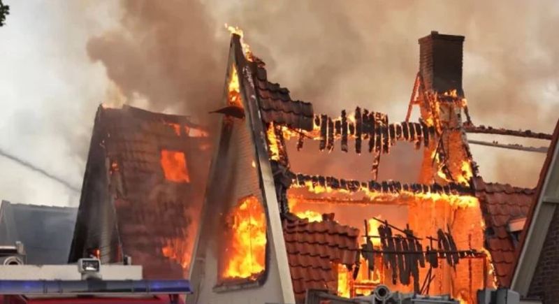 Zeci de români au rămas pe străzi în Olanda după ce casele le-au ars din temelii. Ce a provocat incendiul