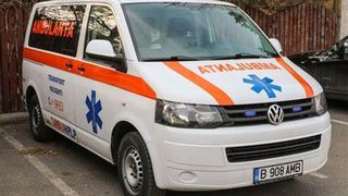 Trei fetițe au ajuns la spital după ce trenulețul electric în care se aflau s-a răsturnat