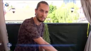 Masajul sub stropi de apă, terapie pe caniculă