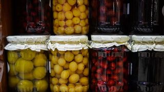 Cum sterilizezi borcanele pentru zacuscă?