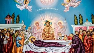 Tradiţii de Adormirea Maicii Domnului 2022