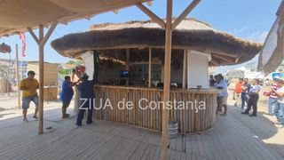 Scandal de proporții &icirc;n Vama Veche. Mai multe baruri de pe plajă au fost demolate