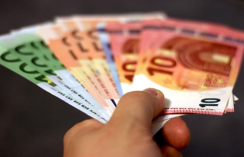 Curs valutar BNR azi, 11 august 2022. Evoluția monedei euro și a dolarului
