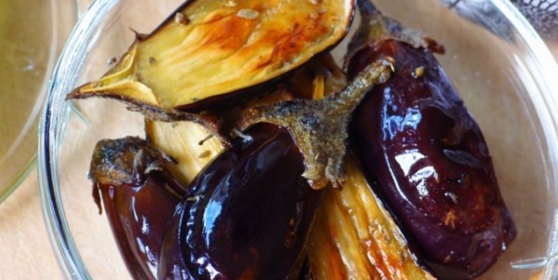 Cum se coc vinetele la cuptor? O reţetă simplă pentru cei care nu vor să facă fum în casă