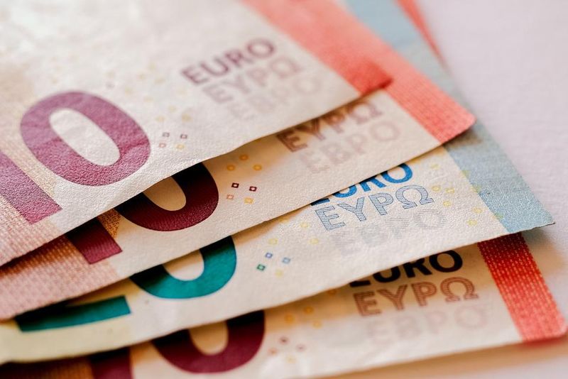 Curs valutar BNR azi, 12 august 2022. Noile cotații pentru euro şi dolar