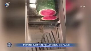 Pepene tăiat în feliatorul de pâine