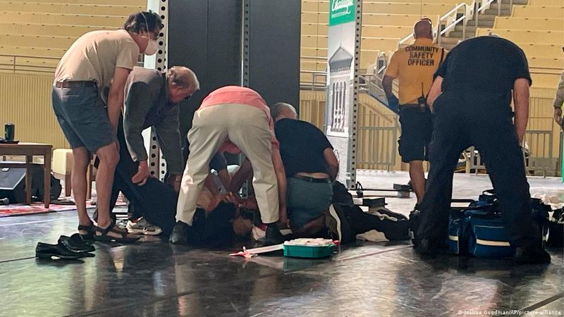 scriitor înjunghiat