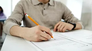 Bacalaureatul de toamnă 2022 a &icirc;nceput astăzi, cu proba scrisă la Limba și literatura rom&acirc;nă