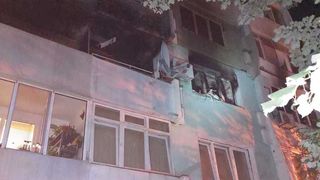 Incendiu, într-un bloc de locuințe. 18 persoane au fost evacuate