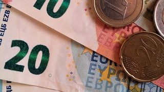 Curs valutar BNR azi, 16 august 2022. Cum evoluează euro şi dolarul? 