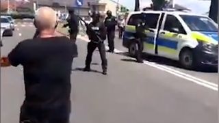 Un nou episod în scandalul polițiștilor bătuți la o înmormântare din Târgoviște. Cei 8 inculpați au scăpat de "cătușe"