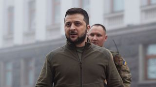 VIDEO | Zelenski, avertisment pentru locuitorii din Crimeea. Noi bombardamente în Odesa cu rachete de croazieră