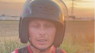 VIDEO | A fost prins bărbatul care se deplasa pe trotinetă și a atacat la întâmplare două femei cu un cuțit/Imagini cu atacatorul