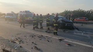 VIDEO | Accident cu cinci autoturisme implicate pe A1/Șapte persoane rănite/Traficul în sensul spre București a fost oprit complet