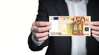 Curs valutar BNR azi, 19 august 2022. La ce valoare a ajuns moneda Euro? 