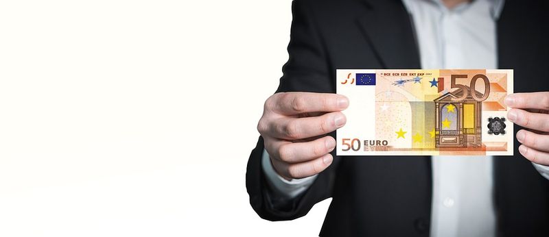 Curs valutar BNR azi, 19 august 2022. La ce valoare a ajuns moneda Euro? 