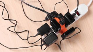 Furt masiv de energie electrică în Giurgiu. Poliția cercetează 10 persoane