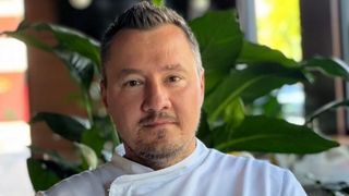 Un român este în stare critică după o săritură în apă. Bărbatul se afla în vacanță cu iubita sa