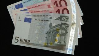 Curs valutar azi, 22 august 2022. Cu c&acirc;t se vinde euro la casele de schimb?