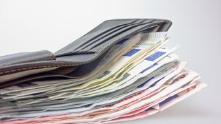 Curs valutar BNR azi, 23 august 2022. Noile cotații pentru euro şi dolar